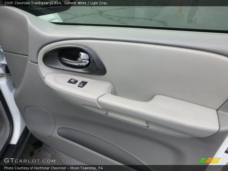 Summit White / Light Gray 2005 Chevrolet TrailBlazer LS 4x4