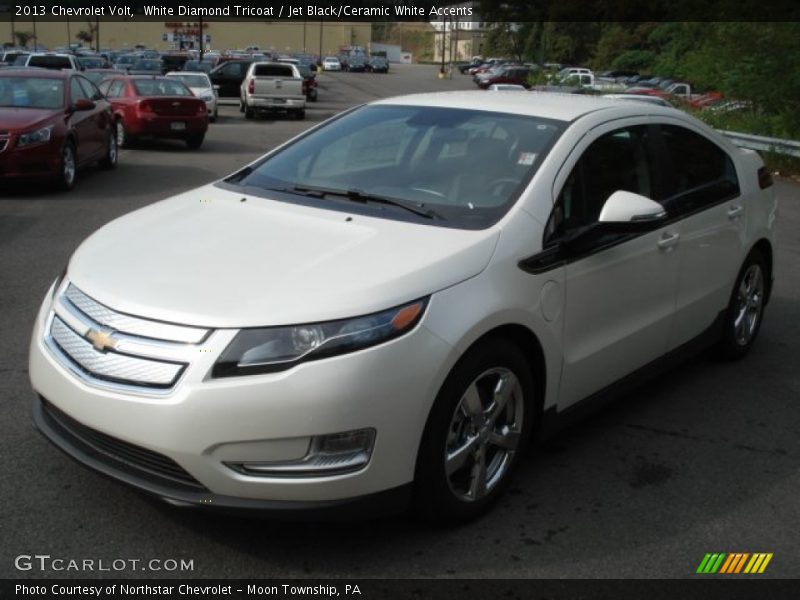 Front 3/4 View of 2013 Volt 