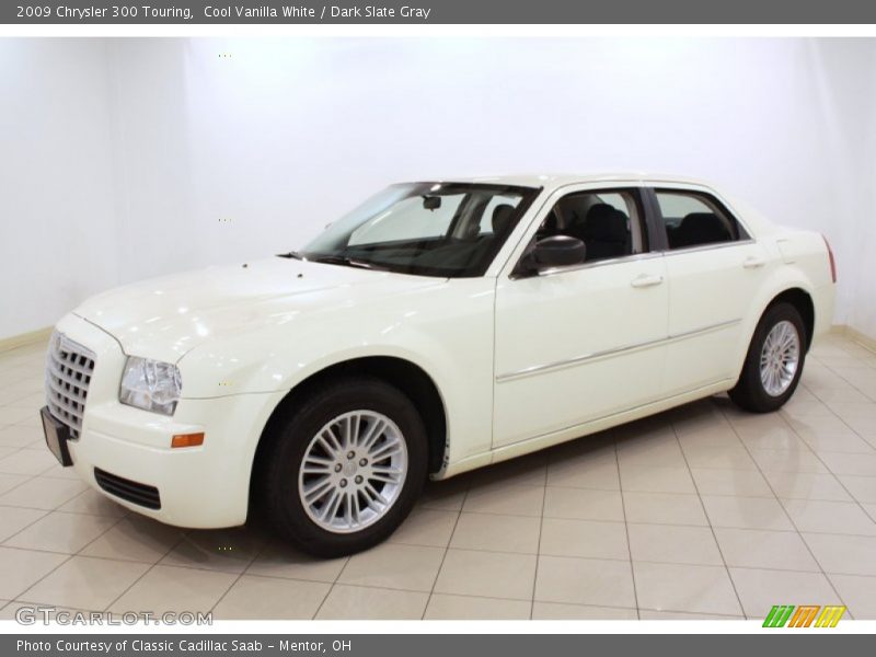 Cool Vanilla White / Dark Slate Gray 2009 Chrysler 300 Touring