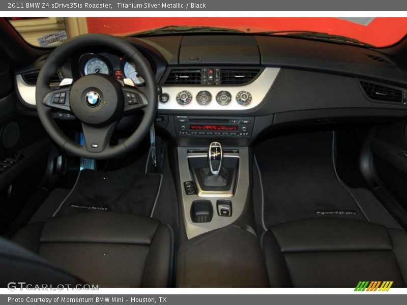 Dashboard of 2011 Z4 sDrive35is Roadster
