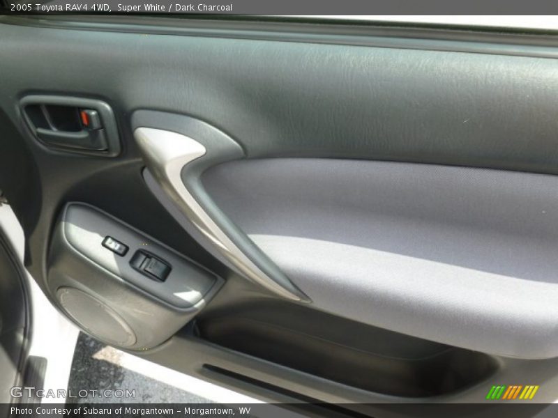 Super White / Dark Charcoal 2005 Toyota RAV4 4WD