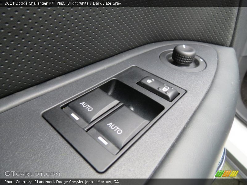 Controls of 2011 Challenger R/T Plus