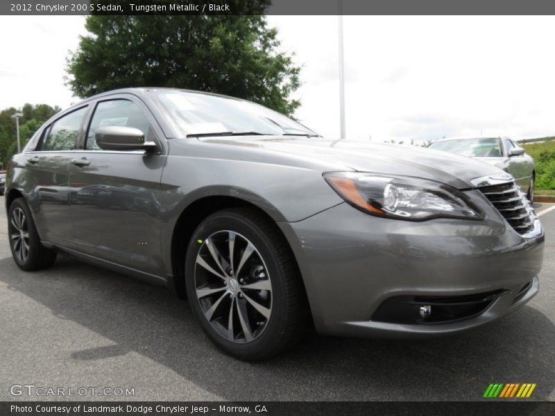 Front 3/4 View of 2012 200 S Sedan