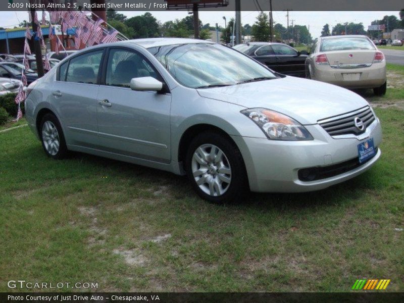 Radiant Silver Metallic / Frost 2009 Nissan Altima 2.5