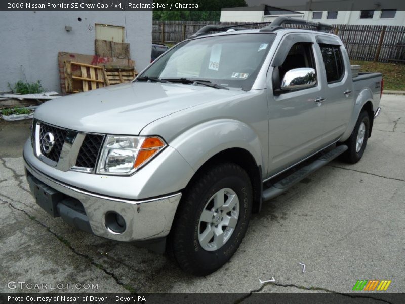 Radiant Silver / Charcoal 2006 Nissan Frontier SE Crew Cab 4x4