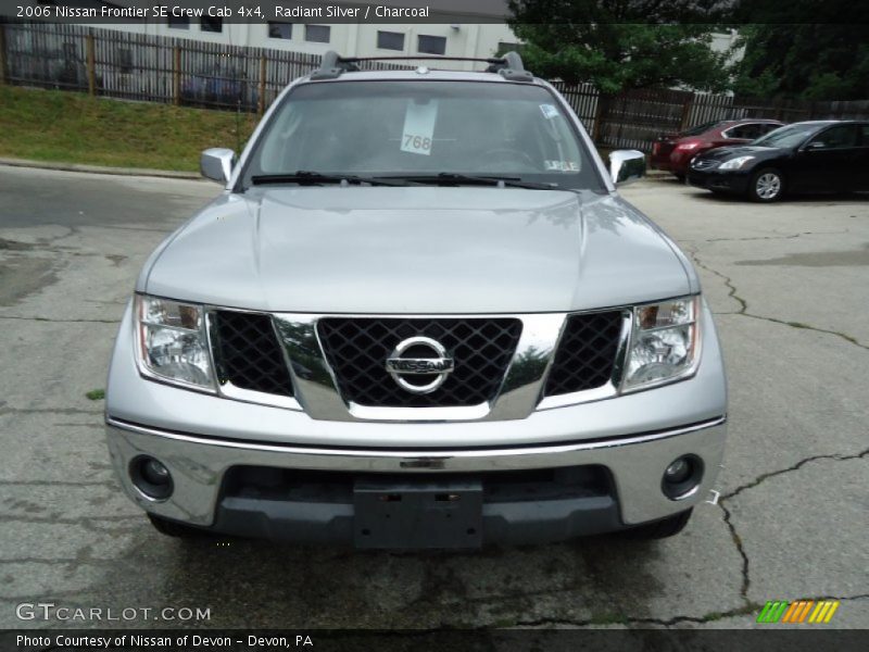 Radiant Silver / Charcoal 2006 Nissan Frontier SE Crew Cab 4x4