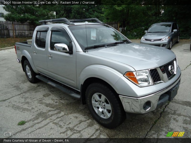 Radiant Silver / Charcoal 2006 Nissan Frontier SE Crew Cab 4x4