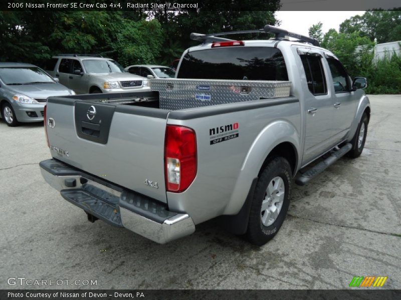 Radiant Silver / Charcoal 2006 Nissan Frontier SE Crew Cab 4x4