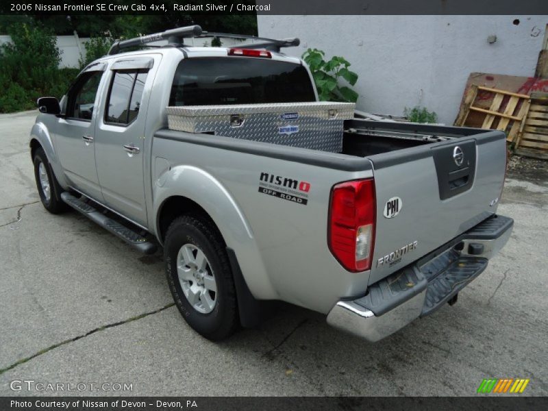 Radiant Silver / Charcoal 2006 Nissan Frontier SE Crew Cab 4x4