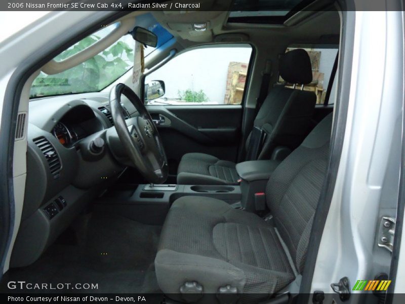 Radiant Silver / Charcoal 2006 Nissan Frontier SE Crew Cab 4x4