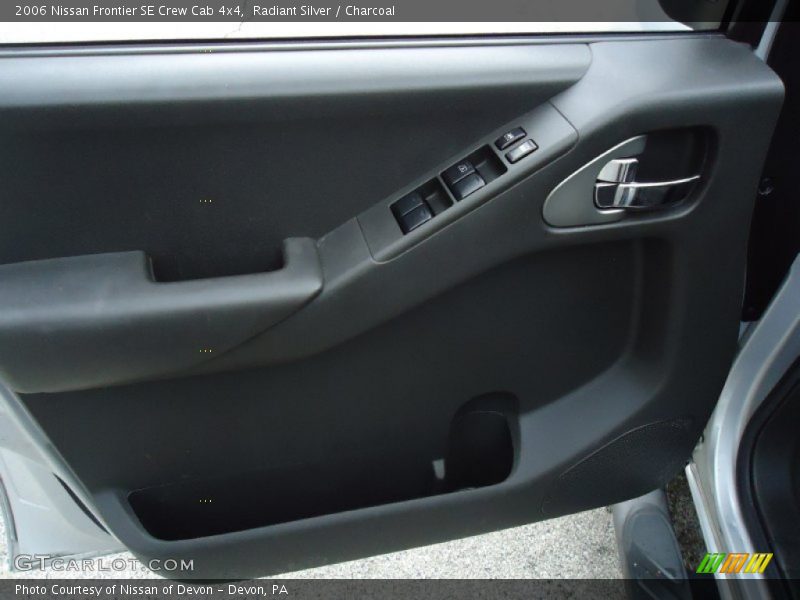 Radiant Silver / Charcoal 2006 Nissan Frontier SE Crew Cab 4x4