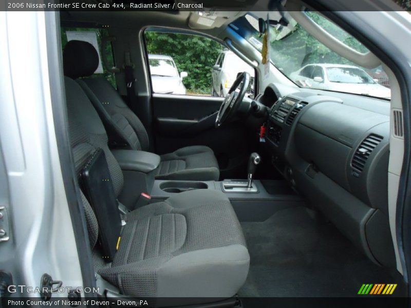 Radiant Silver / Charcoal 2006 Nissan Frontier SE Crew Cab 4x4