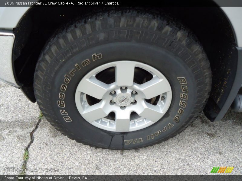 Radiant Silver / Charcoal 2006 Nissan Frontier SE Crew Cab 4x4