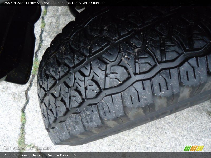 Radiant Silver / Charcoal 2006 Nissan Frontier SE Crew Cab 4x4