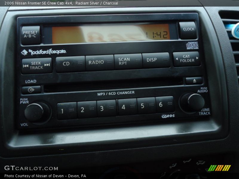 Radiant Silver / Charcoal 2006 Nissan Frontier SE Crew Cab 4x4