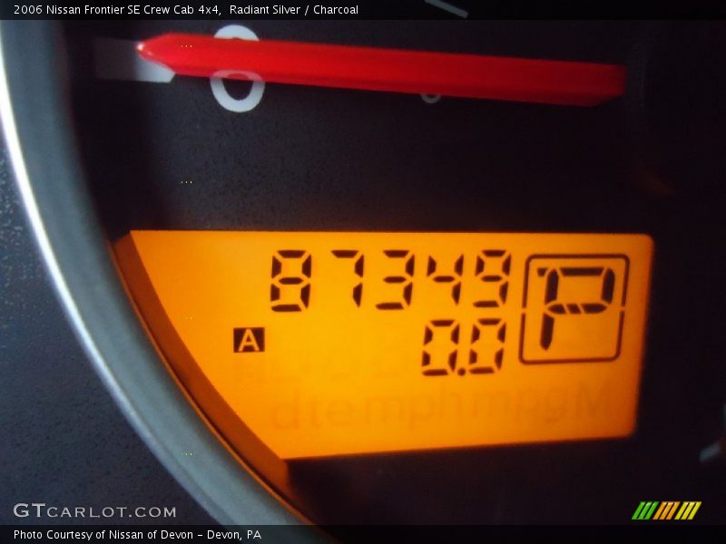 Radiant Silver / Charcoal 2006 Nissan Frontier SE Crew Cab 4x4