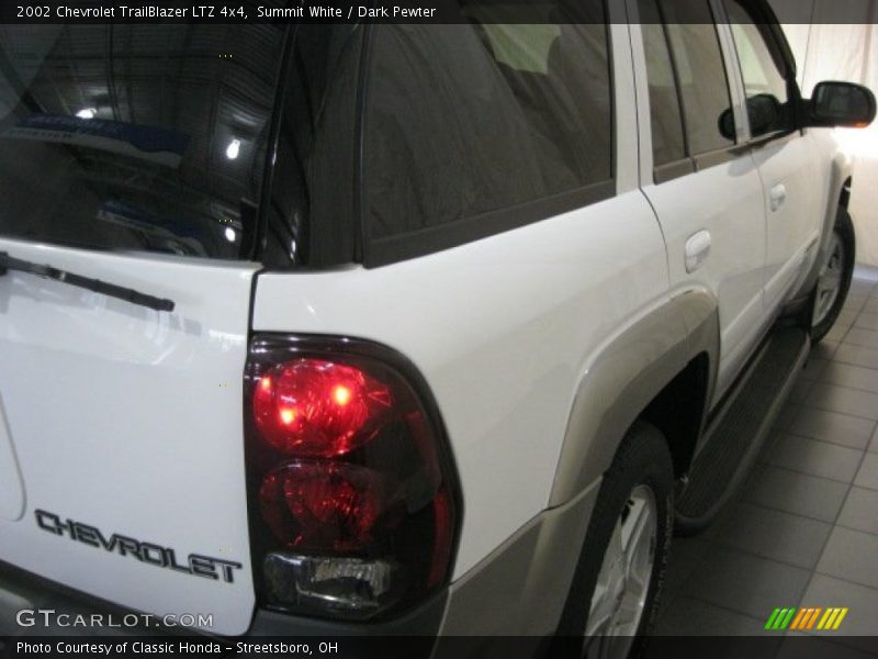 Summit White / Dark Pewter 2002 Chevrolet TrailBlazer LTZ 4x4