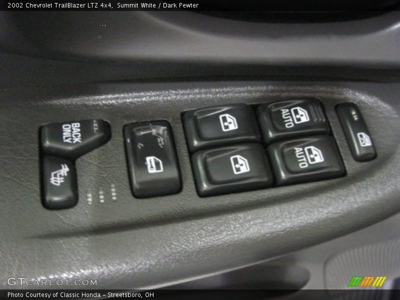 Summit White / Dark Pewter 2002 Chevrolet TrailBlazer LTZ 4x4