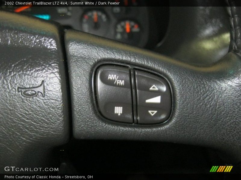 Summit White / Dark Pewter 2002 Chevrolet TrailBlazer LTZ 4x4