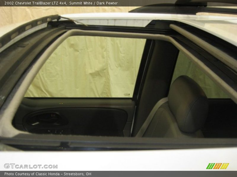 Summit White / Dark Pewter 2002 Chevrolet TrailBlazer LTZ 4x4