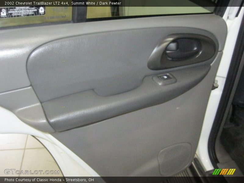 Summit White / Dark Pewter 2002 Chevrolet TrailBlazer LTZ 4x4