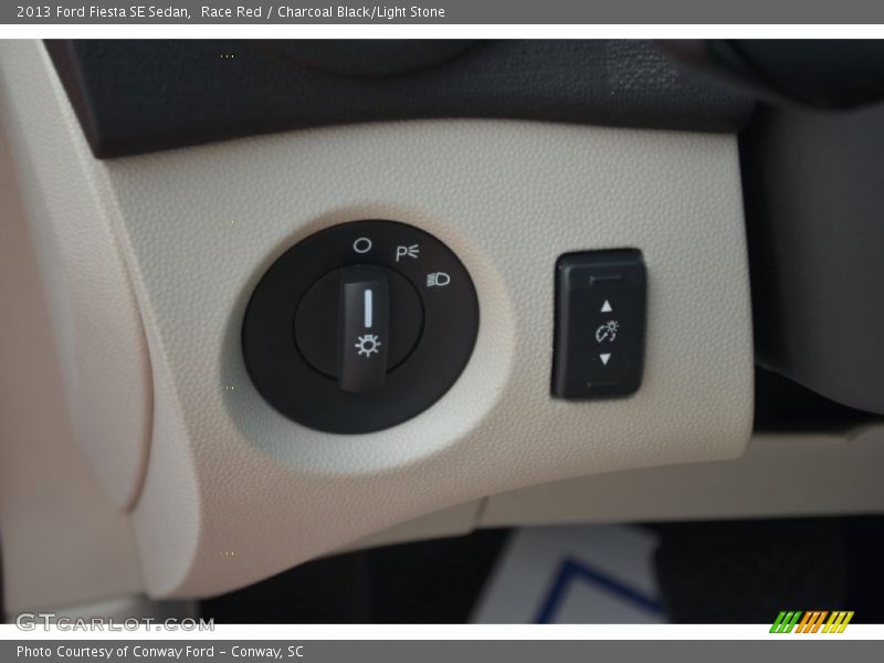 Race Red / Charcoal Black/Light Stone 2013 Ford Fiesta SE Sedan