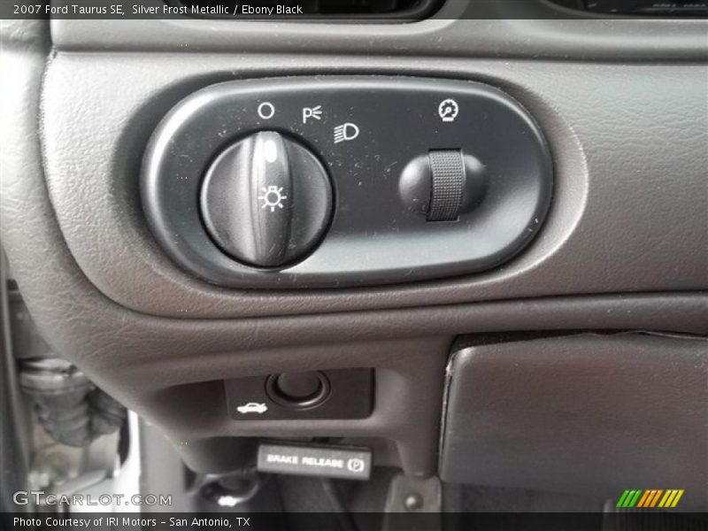 Silver Frost Metallic / Ebony Black 2007 Ford Taurus SE