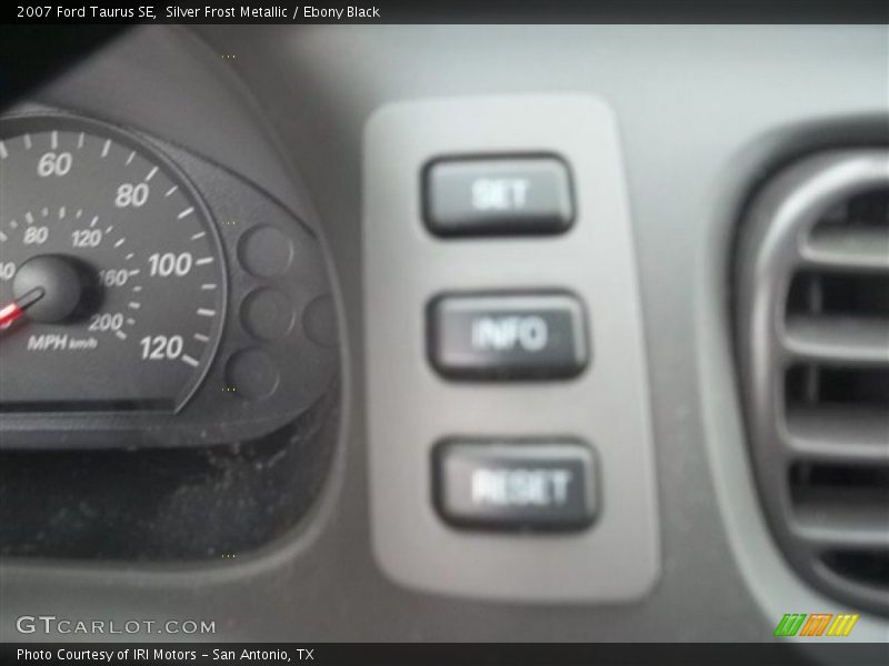Silver Frost Metallic / Ebony Black 2007 Ford Taurus SE