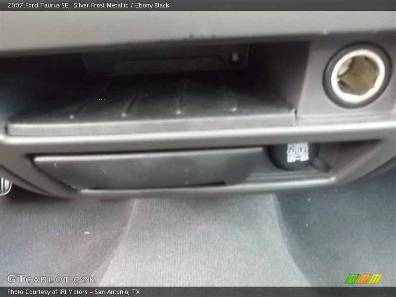 Silver Frost Metallic / Ebony Black 2007 Ford Taurus SE