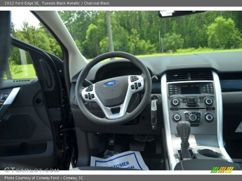 Tuxedo Black Metallic / Charcoal Black 2013 Ford Edge SE