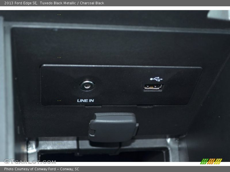 Tuxedo Black Metallic / Charcoal Black 2013 Ford Edge SE