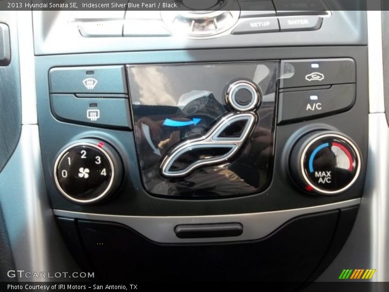 Iridescent Silver Blue Pearl / Black 2013 Hyundai Sonata SE