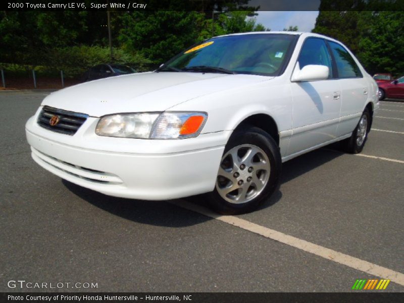 Super White / Gray 2000 Toyota Camry LE V6