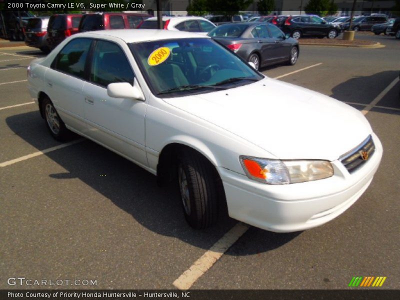 Super White / Gray 2000 Toyota Camry LE V6