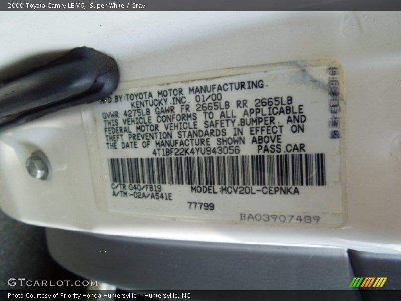 Super White / Gray 2000 Toyota Camry LE V6
