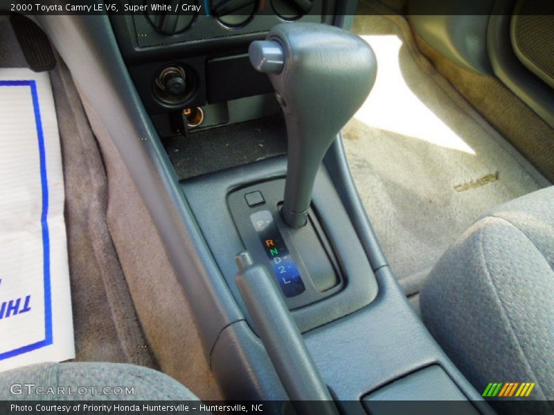 Super White / Gray 2000 Toyota Camry LE V6