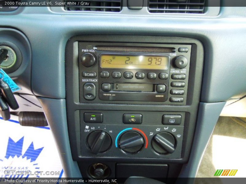 Super White / Gray 2000 Toyota Camry LE V6