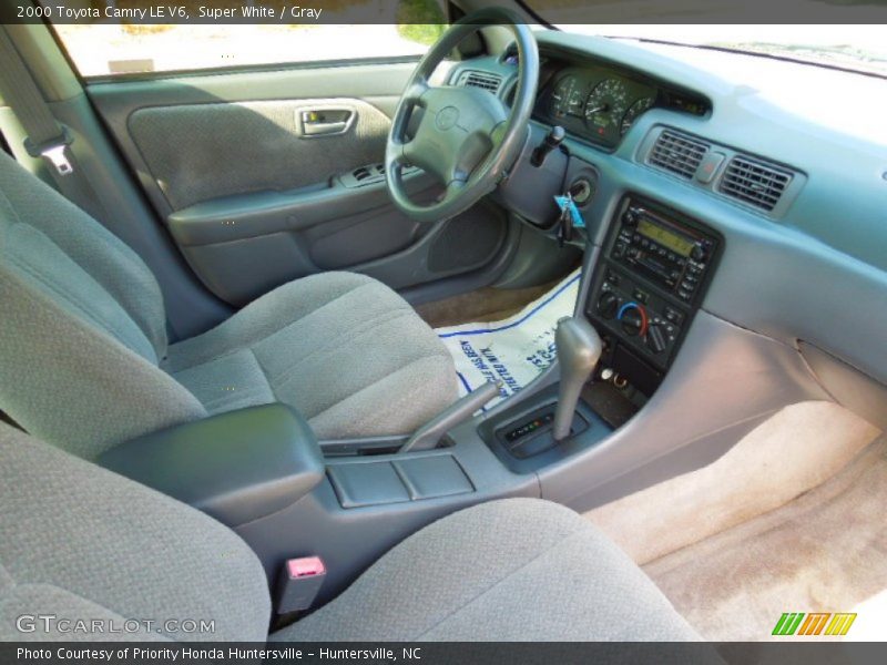 Super White / Gray 2000 Toyota Camry LE V6