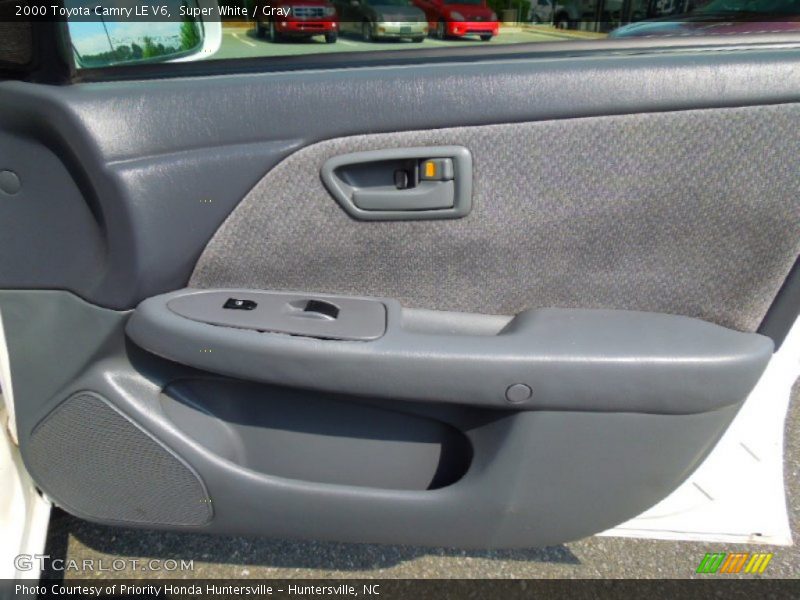 Super White / Gray 2000 Toyota Camry LE V6