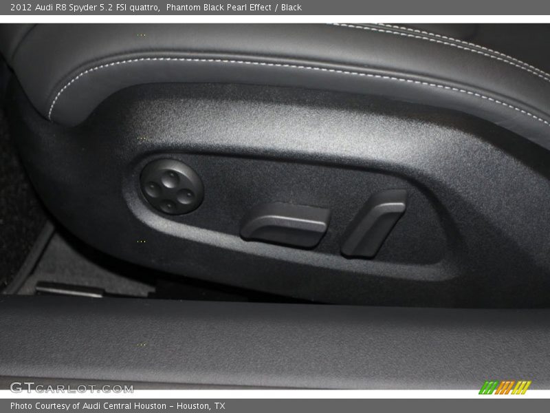 Front Seat of 2012 R8 Spyder 5.2 FSI quattro