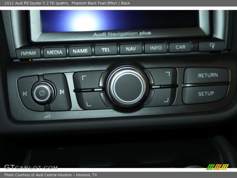Controls of 2012 R8 Spyder 5.2 FSI quattro