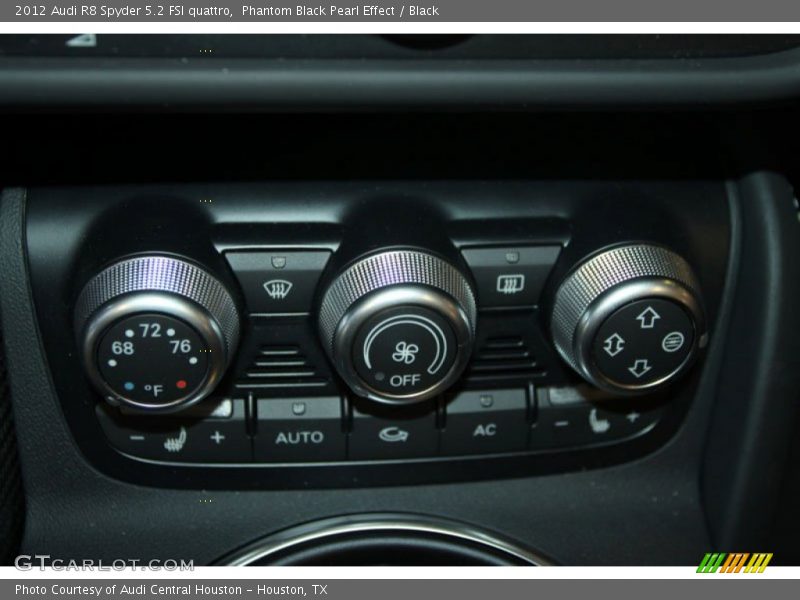 Controls of 2012 R8 Spyder 5.2 FSI quattro