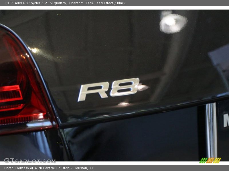 2012 R8 Spyder 5.2 FSI quattro Logo