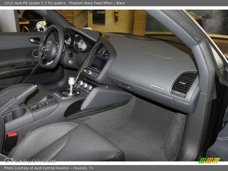  2012 R8 Spyder 5.2 FSI quattro Black Interior