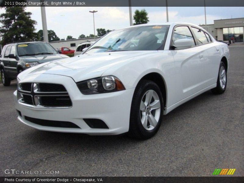 Bright White / Black 2011 Dodge Charger SE
