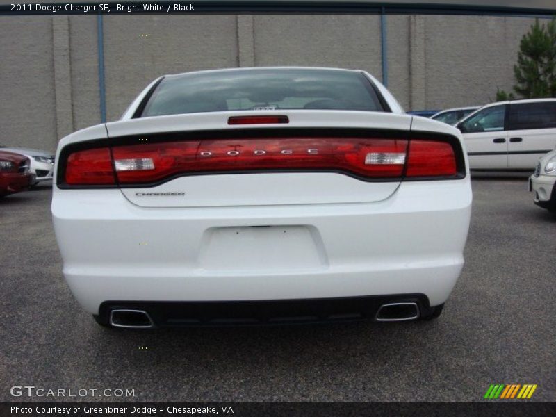 Bright White / Black 2011 Dodge Charger SE