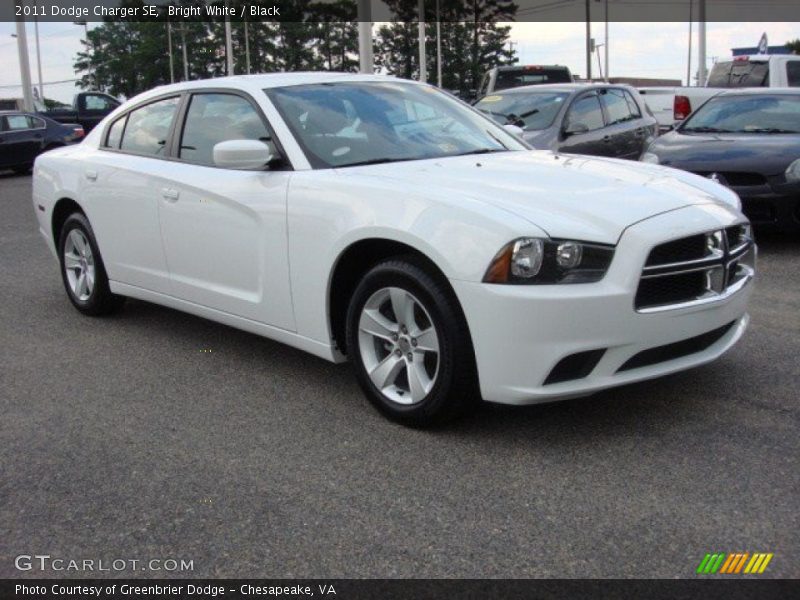 Bright White / Black 2011 Dodge Charger SE