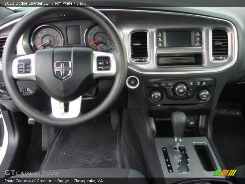 Bright White / Black 2011 Dodge Charger SE