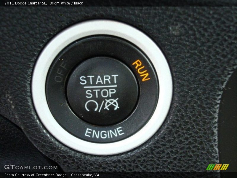 Bright White / Black 2011 Dodge Charger SE