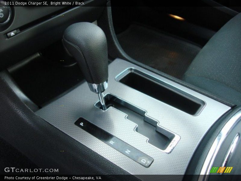 Bright White / Black 2011 Dodge Charger SE